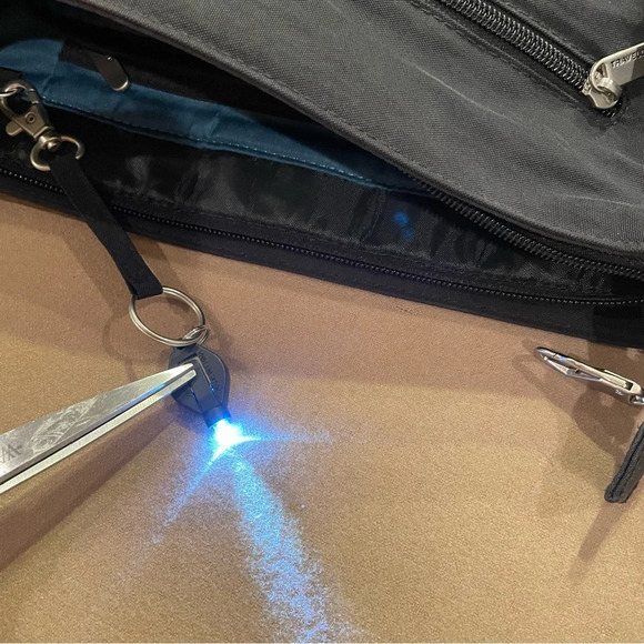 Travelon Exclusive Edition Black Quilted Anti-Theft Crossbody Bag - Picture 9 of 12